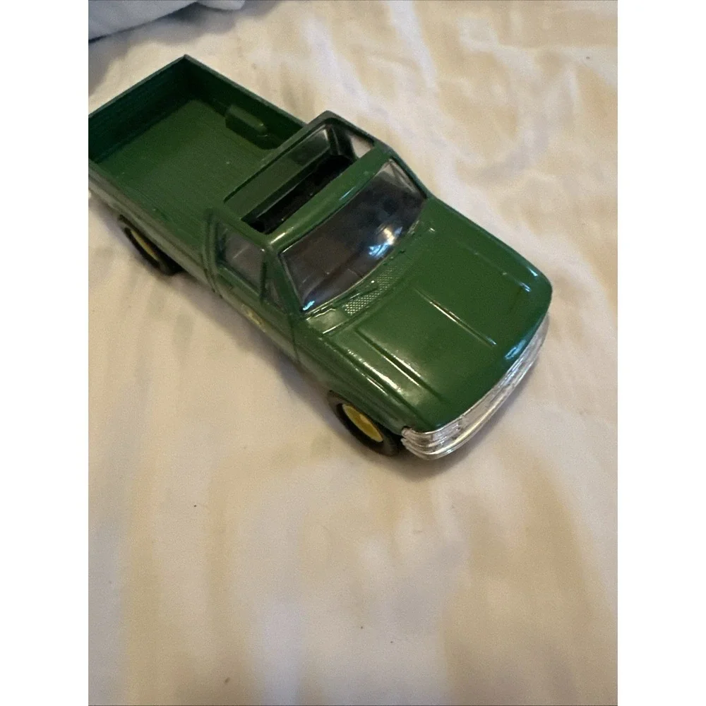 1990's Metal (Working Tailgate) Ertl John Deere Dealership Truck Vintage Green‎